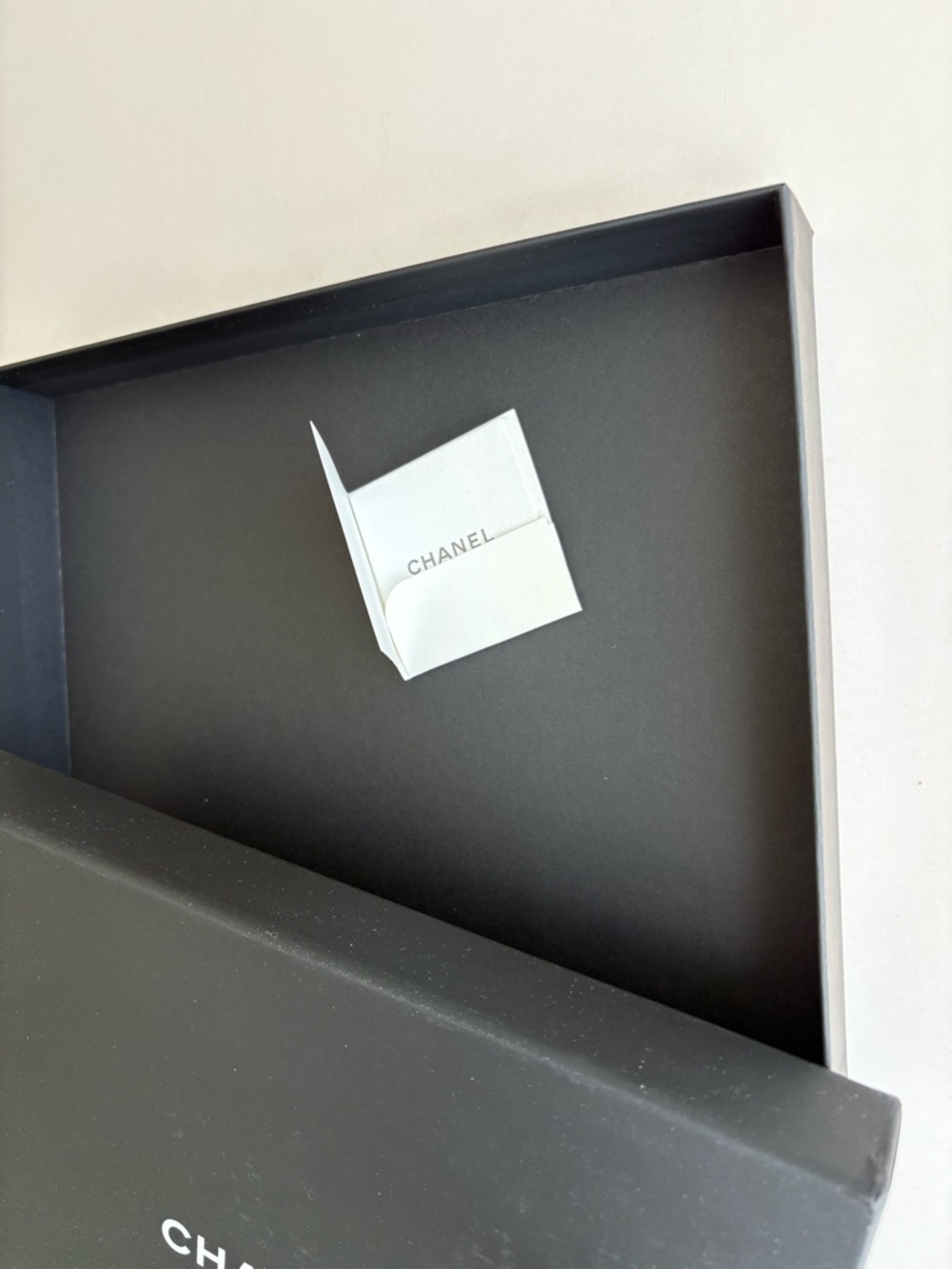CHANEL Black and White Branded Gift Box - Picture 8 of 10